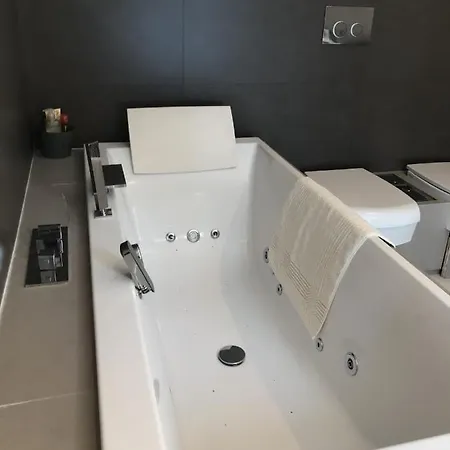 Apartamento Montfleury, 2 Terrasses, 2 , 2 Sdb , Pkg Privé Piscine, 15 Min Walk To Croisette Beach&palais Des Festivals Cannes